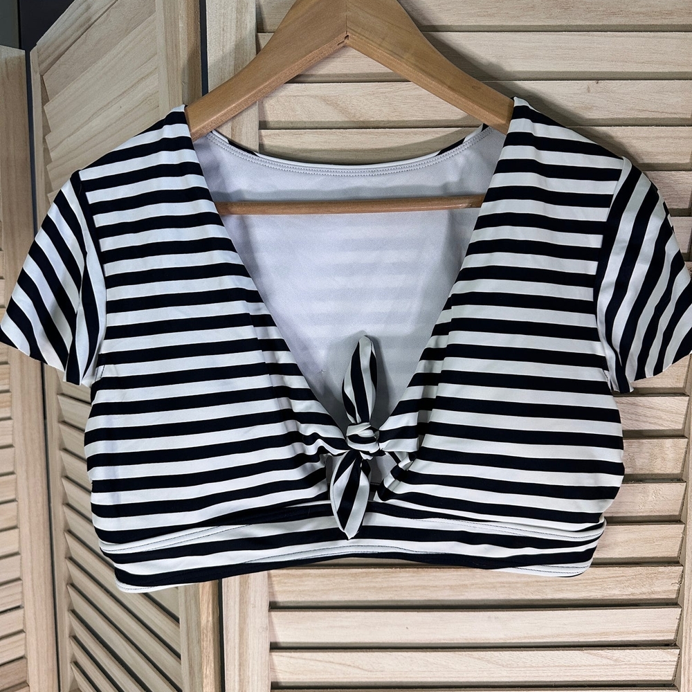 COCOSHIP Black and White Striped Blouse